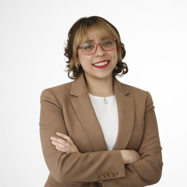 Retrato de Ximena González, Analista de Remuneraciones